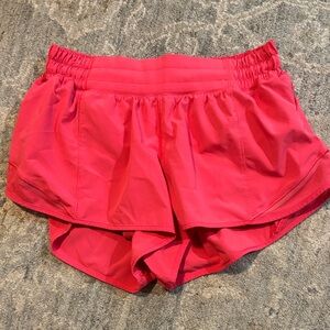 Lululemon 2.5 Inch Low Rise Hotty Hot Short in Lip Gloss Pink